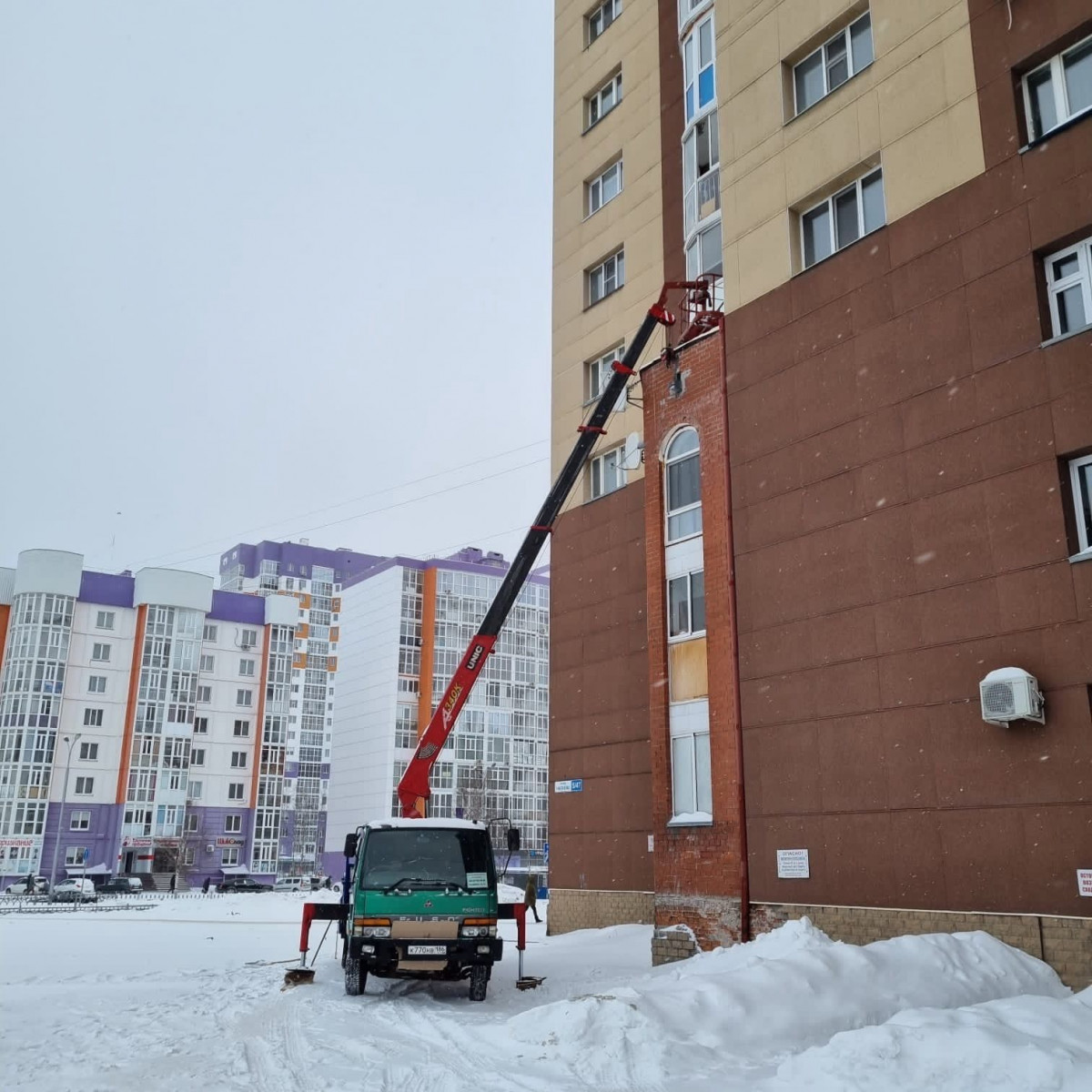 Разгрузка машины автокраном со стропальщиками в Челябинске недорого